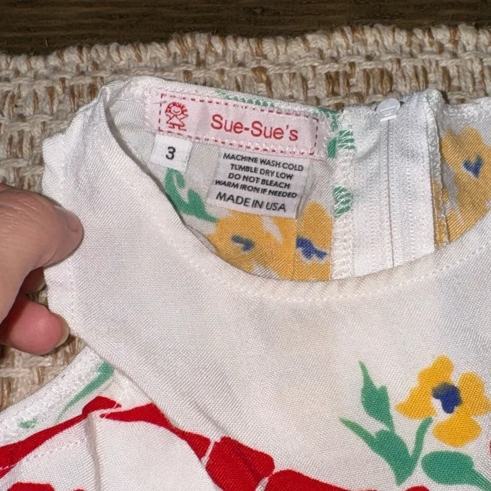 Sue-Sue’s Vintage Hibiscus Flower Sleeveless Patch Pocket Summer Dress Girls 3